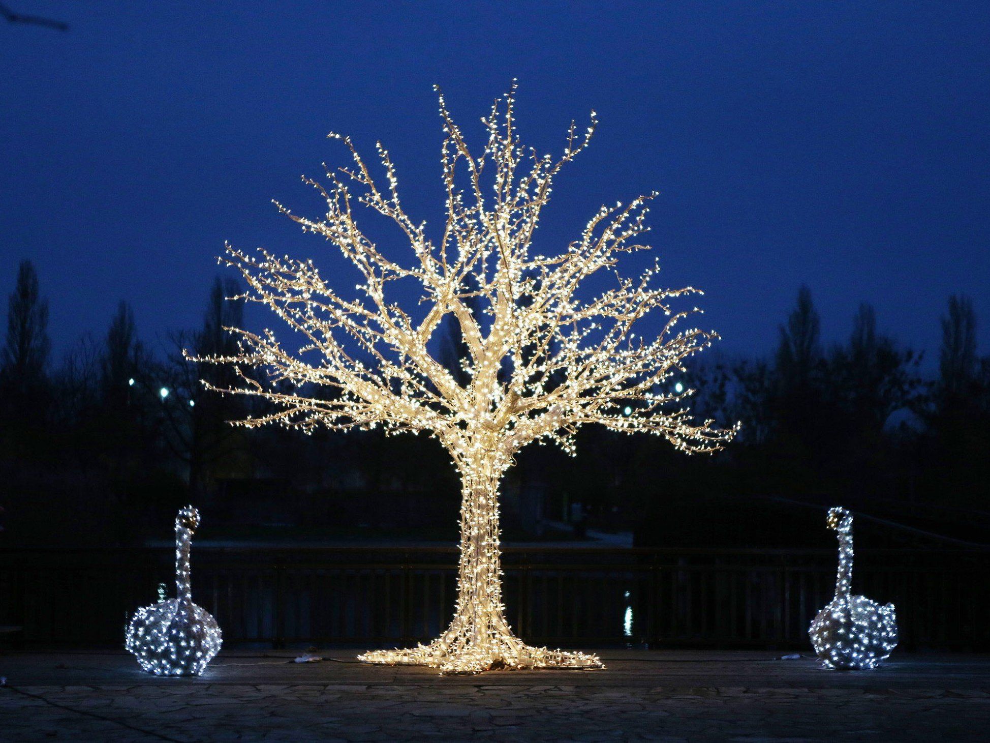 Der Weihnachtsmarkt in den Blumengärten hat begonnen. Der Weihnachtsmarkt in den Blumengärten hat begonnen.