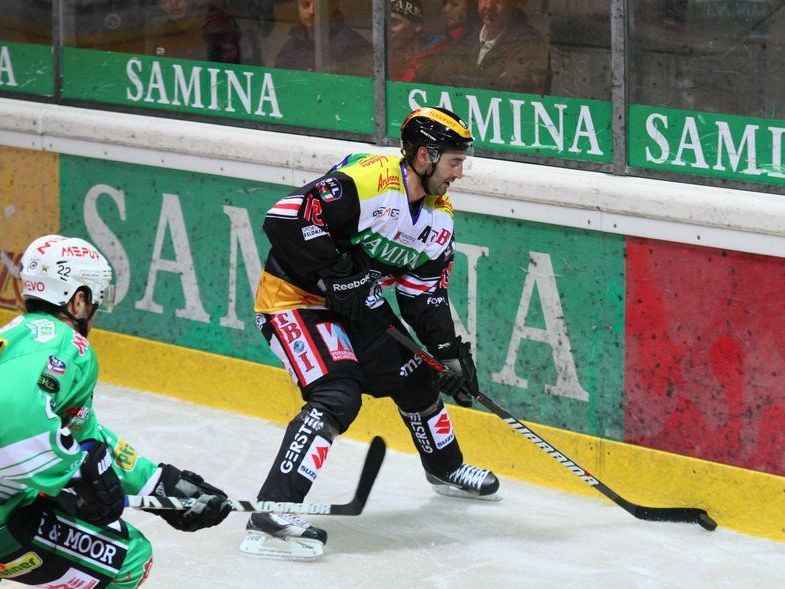 VEU Feldkirch-Verteidiger Marc Colleoni fällt wegen eines Fußbruch für rund fünf Wochen aus. VEU Feldkirch-Verteidiger Marc Colleoni fällt wegen eines Fußbruch für rund fünf Wochen aus.
