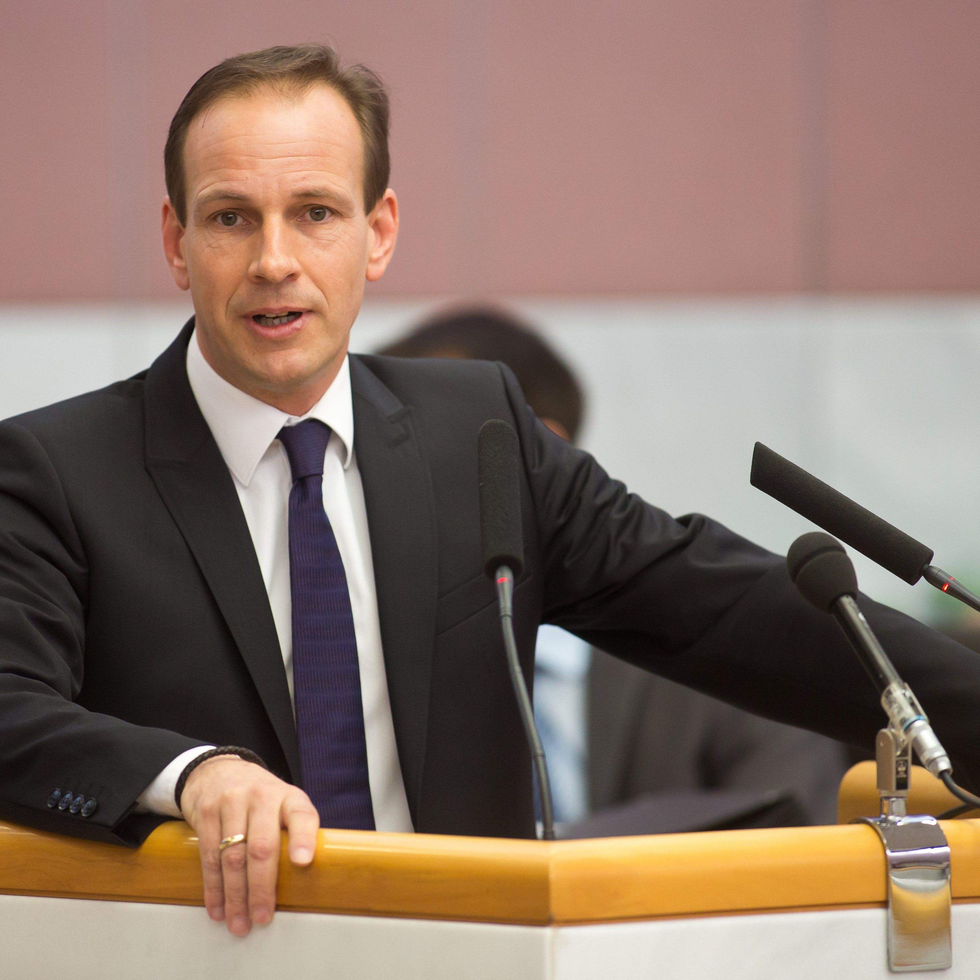 Egger mit Anzeige wegen des Verdachts der Verleumdung konfrontiert. Egger mit Anzeige wegen des Verdachts der Verleumdung konfrontiert.