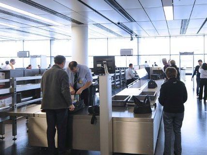 Bei Abrechnungen am Flughafen gab es Ungereimtheiten. Bei Abrechnungen am Flughafen gab es Ungereimtheiten.