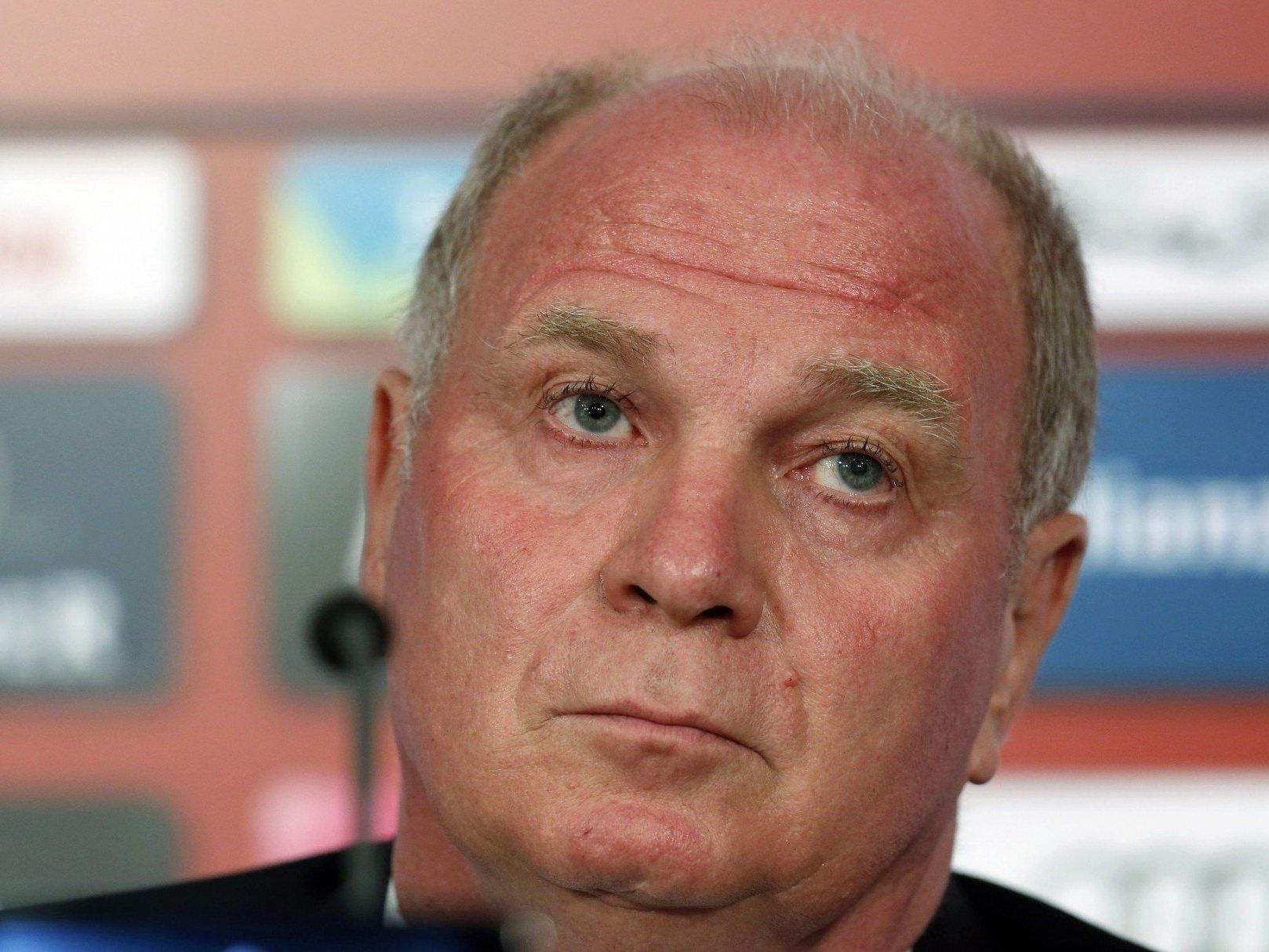Uli Hoeneß steht vor der Jahreshauptversammlung des FC Bayern unter Druck. Uli Hoeneß steht vor der Jahreshauptversammlung des FC Bayern unter Druck.