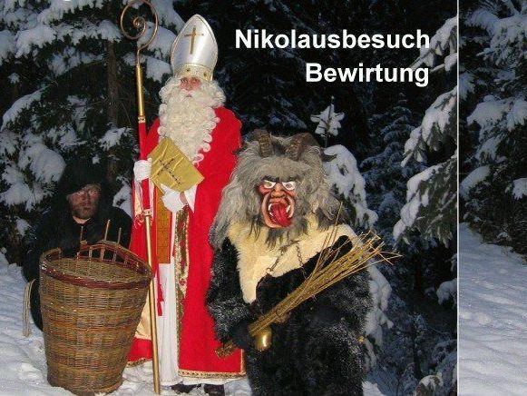 Krampustreiben in der Tschaggunser Au. Krampustreiben in der Tschaggunser Au.