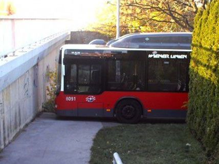 Endstation Sackgasse für einen Bus der Linie 66A. Endstation Sackgasse für einen Bus der Linie 66A.