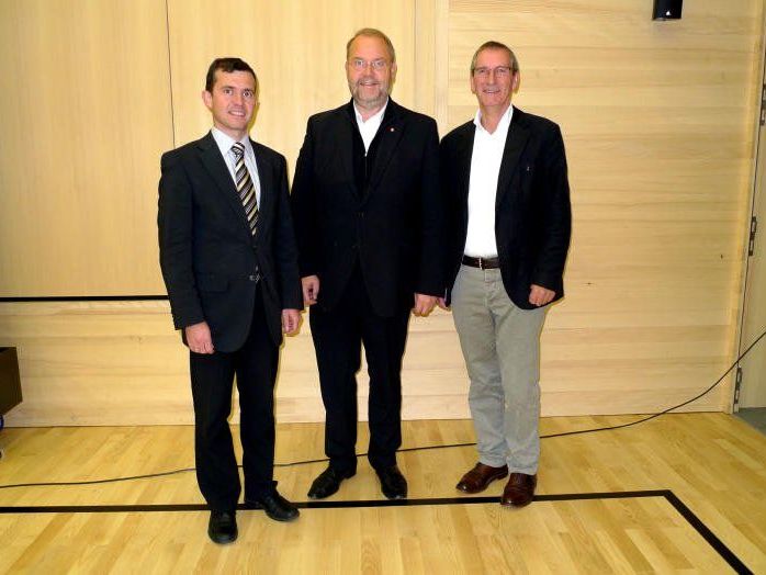 Regio-Obmann Werner Müller (Mitte) mit Stellvertreter Martin Summer und seinem Vorgänger Josef Mathis. Regio-Obmann Werner Müller (Mitte) mit Stellvertreter Martin Summer und seinem Vorgänger Josef Mathis.