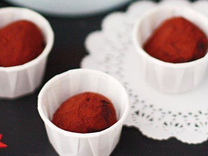 Rumkugeln sind ein Klassiker - nicht nur in der Vorweihnachtszeit. Rumkugeln sind ein Klassiker - nicht nur in der Vorweihnachtszeit.