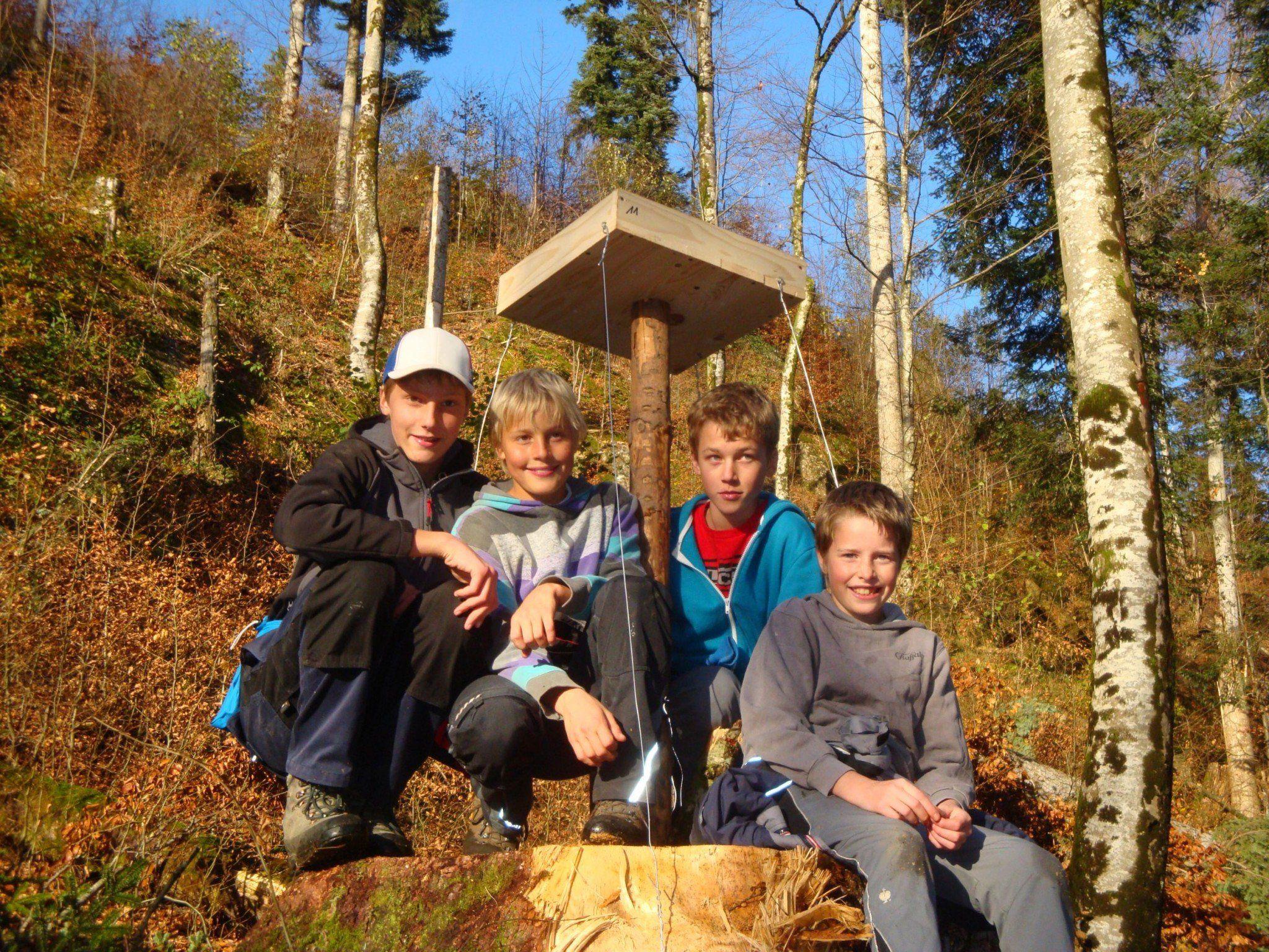 Johannes, Elias, Fabian und Johannes engagieren sich für den Schutzwald.