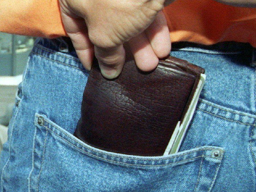 Taschendiebstahl: Polizei gibt Präventionstipps. Taschendiebstahl: Polizei gibt Präventionstipps.