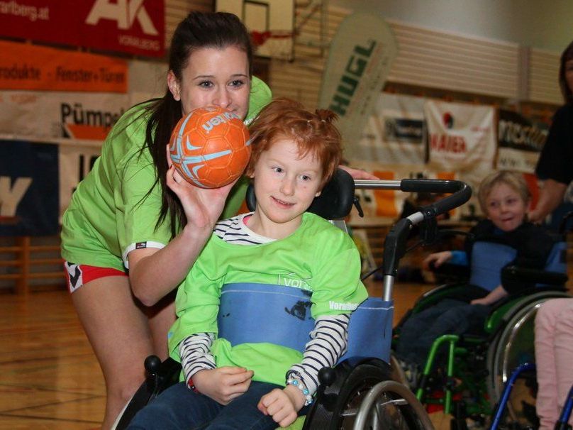 HC BW Feldkirch-Spielerin Nadja Ströhle stellte sich auch in den Dienst der guten Sache. HC BW Feldkirch-Spielerin Nadja Ströhle stellte sich auch in den Dienst der guten Sache.