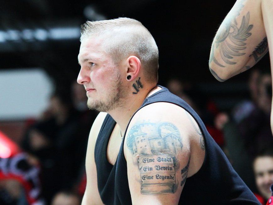 Ein Leben lang ein VEU Fan sein das ist für viele Schlachtenbummler die pure Wahrheit. Ein Leben lang ein VEU Fan sein das ist für viele Schlachtenbummler die pure Wahrheit.