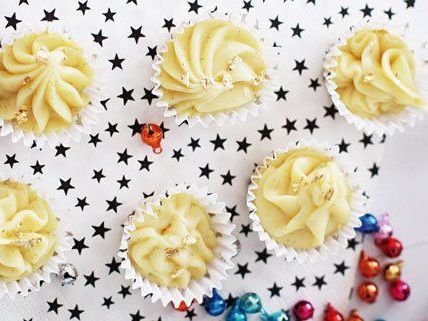 Die Schoko-Vanille-Trüffel zerschmelzen auf der Zunge. Die Schoko-Vanille-Trüffel zerschmelzen auf der Zunge.