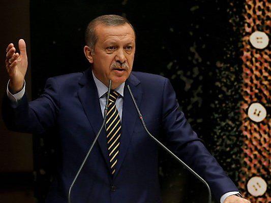 Erdogan reichte Liste bei Präsident Gül ein
