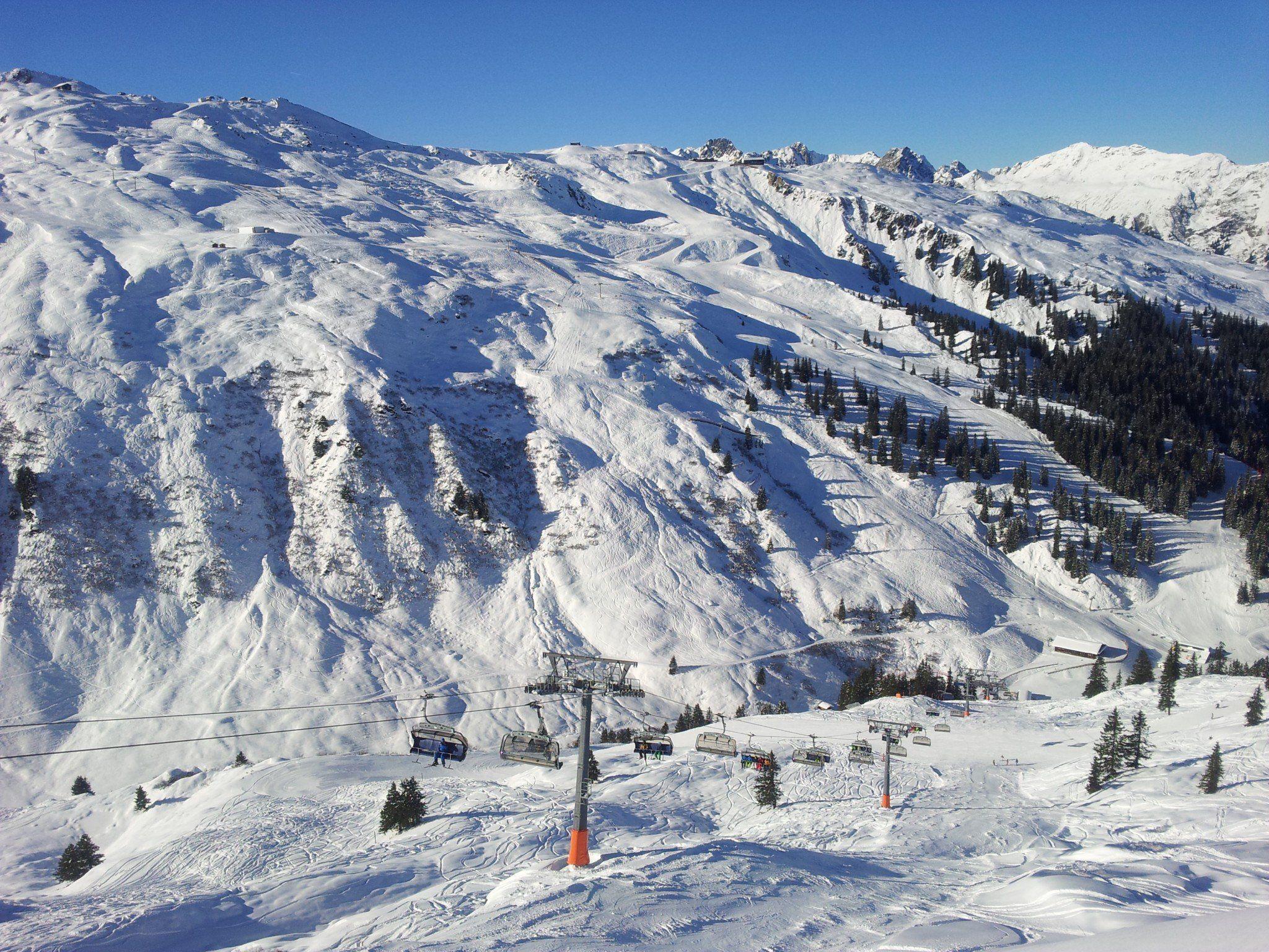 Da kommt Vorfreude auf: griffige Pisten, wenige Wintersportler und blauer Himmel in der Silvretta Nova