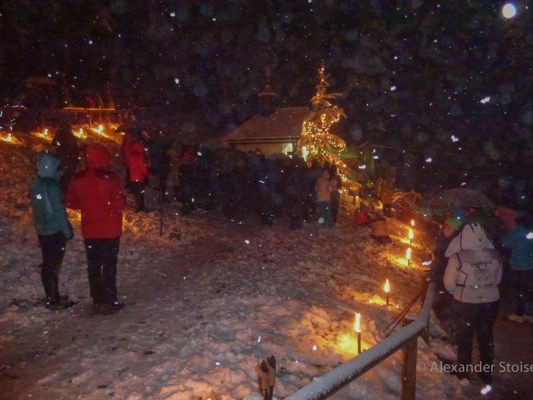Eine stimmige Waldweihnacht fand am 26. Dezember bei der Mansaurakapelle statt.