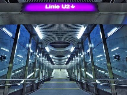 Farbflächen und Lichtmasten: Kunst für zwei Wiener U-Bahn-Stationen Farbflächen und Lichtmasten: Kunst für zwei Wiener U-Bahn-Stationen