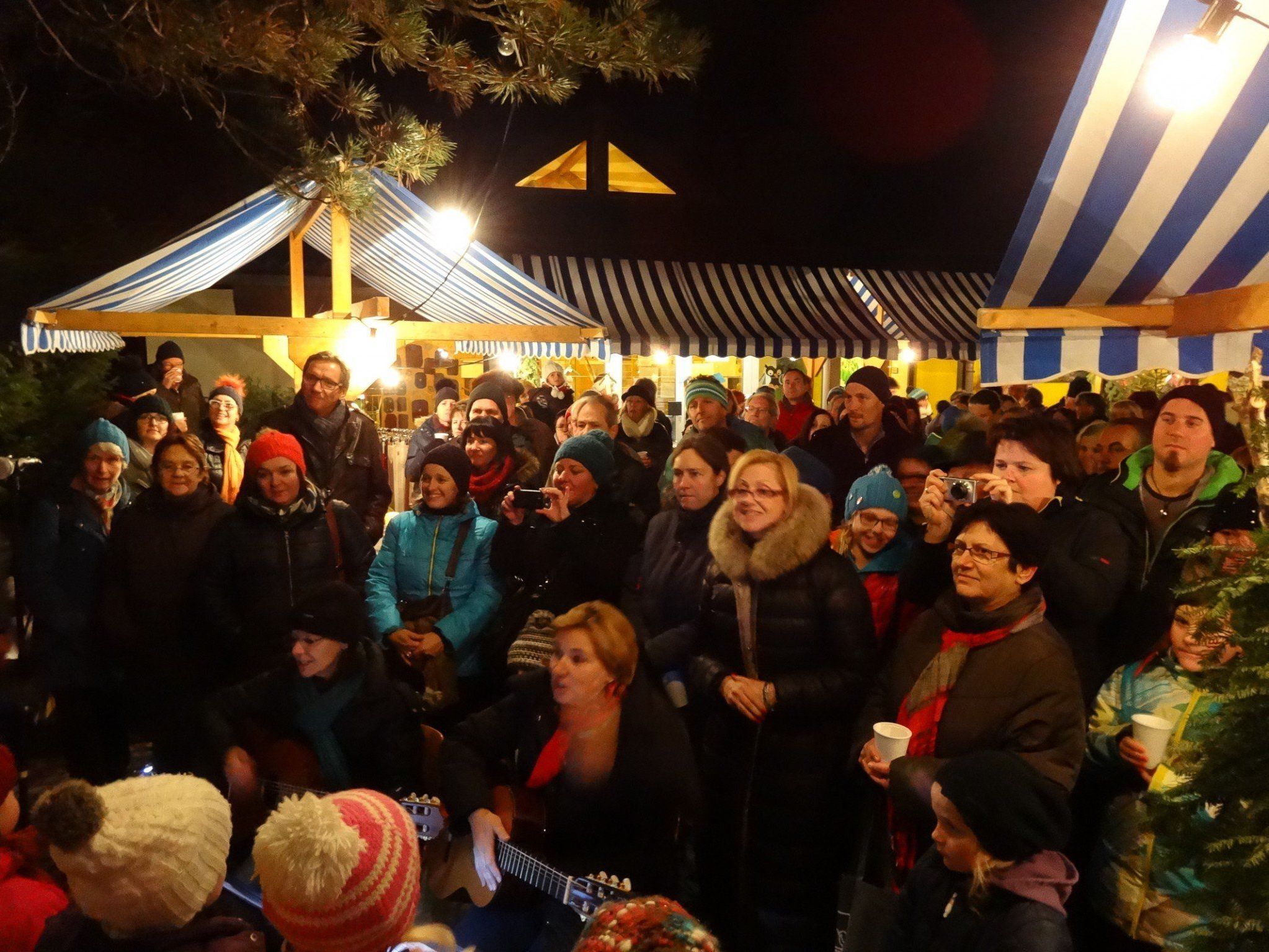Auch in diesem Jahr war der Weihnachtsmarkt wieder der Publikumsmagnet. Auch in diesem Jahr war der Weihnachtsmarkt wieder der Publikumsmagnet.