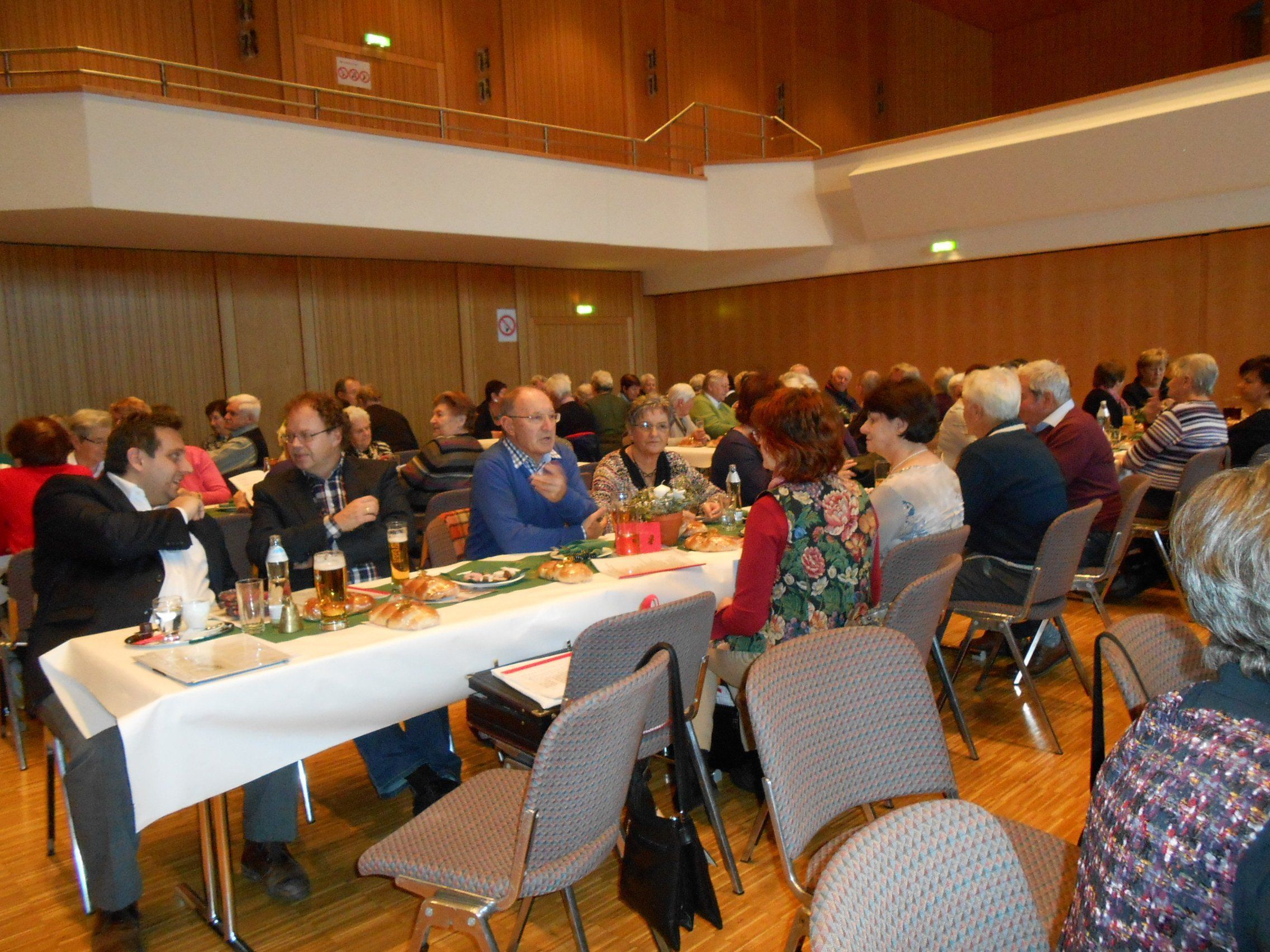 Besonders begrüßen konnte Obfrau Renate unseren Bürgermeister Florian Kasseroler und Hubert Lötsch vom Landesverband Bregenz. Besonders begrüßen konnte Obfrau Renate unseren Bürgermeister Florian Kasseroler und Hubert Lötsch vom Landesverband Bregenz.