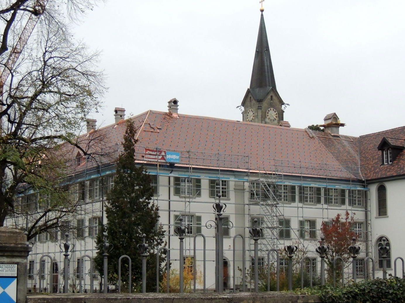 Neues Dach für Klostergebäude