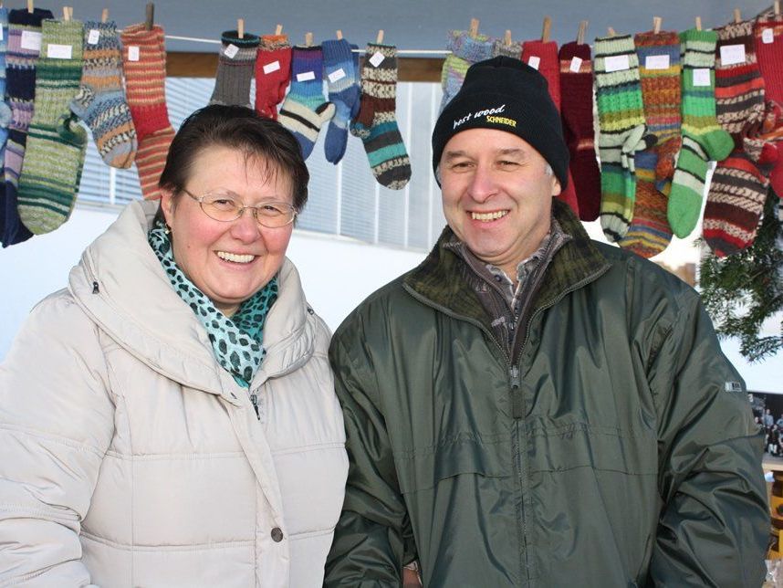 Zufriedene Aussteller beim Adventmarkt in Lingenau. Zufriedene Aussteller beim Adventmarkt in Lingenau.