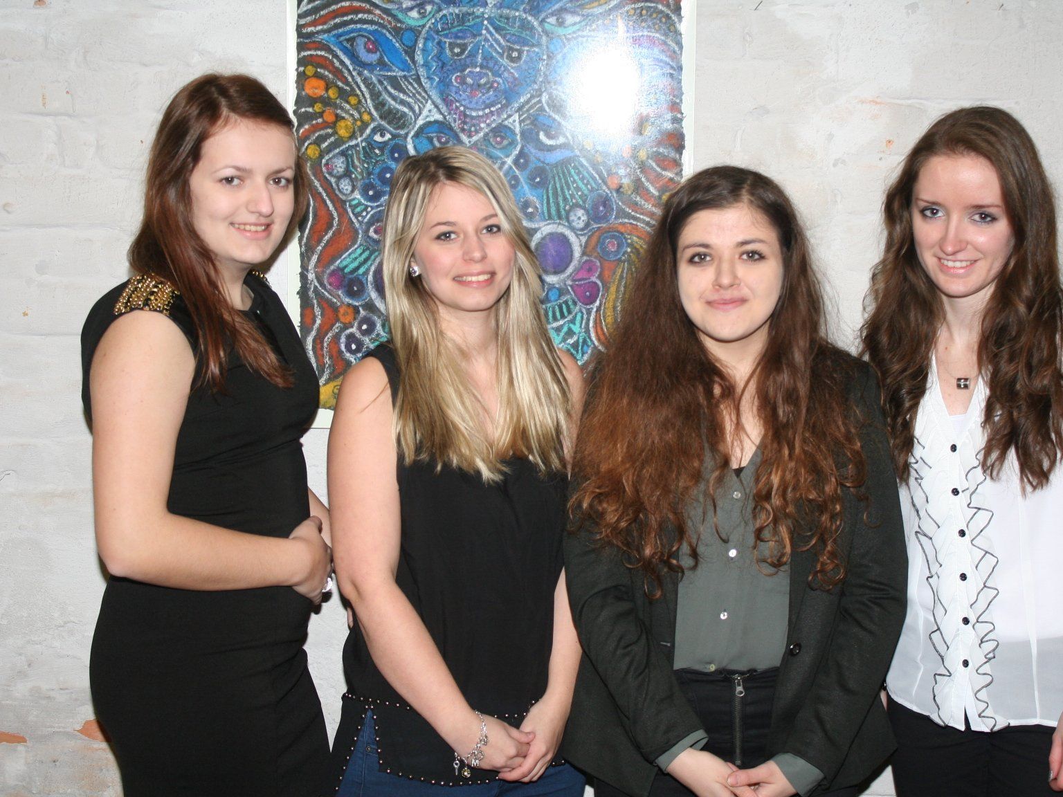 Maturantinnen luden zur Vernissage Maturantinnen luden zur Vernissage