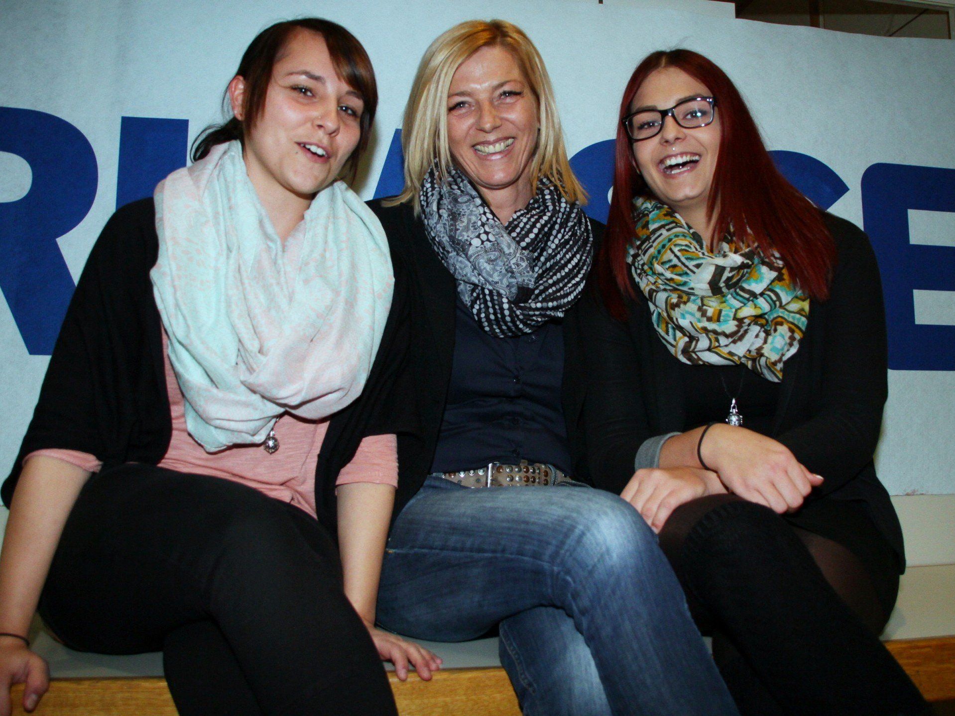 Eva Willam, Karin Meusburger mit Tochter Sarah lassen sich den Quali Finaltag in Wolfurt nicht entgehen. Eva Willam, Karin Meusburger mit Tochter Sarah lassen sich den Quali Finaltag in Wolfurt nicht entgehen.