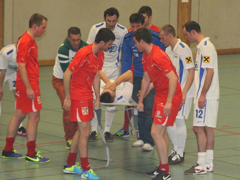 Bremenmahd-Spieler Timo Maderthaner fällt nach seinem Bruch am Steißbein rund zwei Monate aus. Bremenmahd-Spieler Timo Maderthaner fällt nach seinem Bruch am Steißbein rund zwei Monate aus.