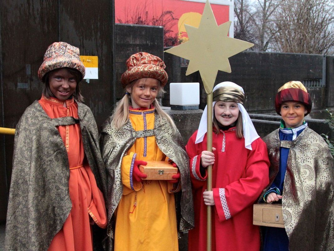 Heuer werden zwölf Sternsinger Gruppen für die gute Sache unterwegs sein Heuer werden zwölf Sternsinger Gruppen für die gute Sache unterwegs sein