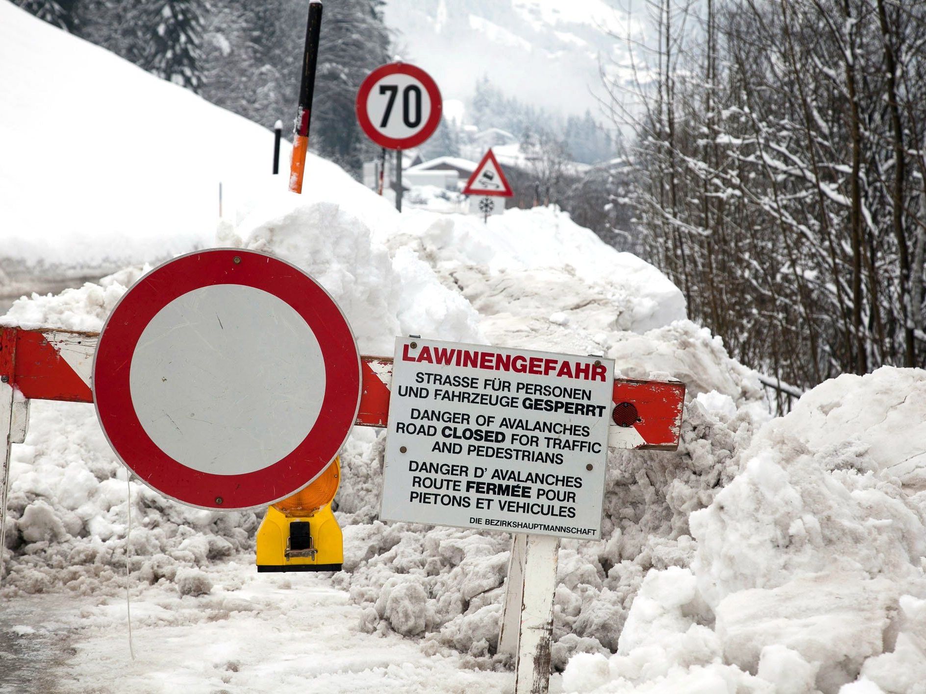 Vollsperre der Lechtalstraße sorgt für Unmut im benachbarten Tirol. Vollsperre der Lechtalstraße sorgt für Unmut im benachbarten Tirol.