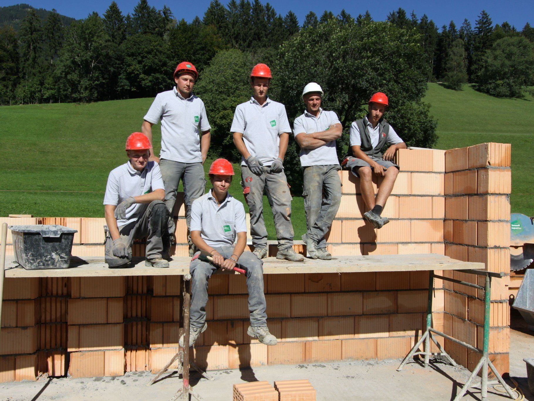 Mit der Lehrlingsbaustelle in Röns schaffte es Tomaselli Gabriel Bau unter die Top-Fünf der „Kompetenzorientierten Lehrlingsprojekte“. Mit der Lehrlingsbaustelle in Röns schaffte es Tomaselli Gabriel Bau unter die Top-Fünf der „Kompetenzorientierten Lehrlingsprojekte“.