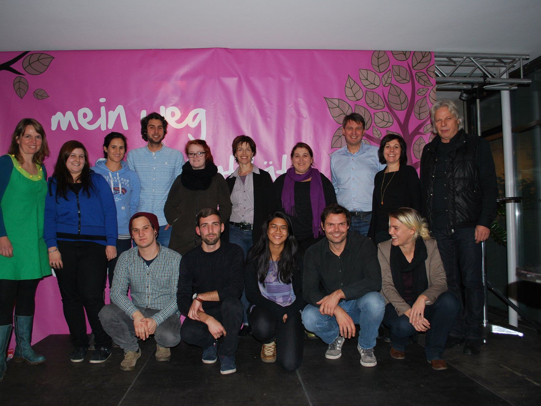 Michael Lapitz, Serdar Kaya, Mari Dioso, Oliver Heinzle, Olivia König (von l. vorne), Sabine Graber, Michaela Bily, Janine Gozzi, Fabian Grabher, Pia Amann, Irmgard Scheffknecht, Cigdem Erden-Gokmen, BM Kurt Fischer, Kerstin Kromer, Wolfgang Verocai (von l. hinten) Michael Lapitz, Serdar Kaya, Mari Dioso, Oliver Heinzle, Olivia König (von l. vorne), Sabine Graber, Michaela Bily, Janine Gozzi, Fabian Grabher, Pia Amann, Irmgard Scheffknecht, Cigdem Erden-Gokmen, BM Kurt Fischer, Kerstin Kromer, Wolfgang Verocai (von l. hinten)