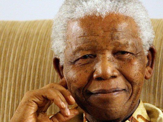 Nelso Mandela erhielt Waffen- und Sabotagetraining vom israelischen Geheimdienst Mossad. Nelso Mandela erhielt Waffen- und Sabotagetraining vom israelischen Geheimdienst Mossad.