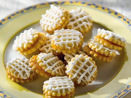 Wiener Kekse - schön verziert und mit Füllung. Wiener Kekse - schön verziert und mit Füllung.