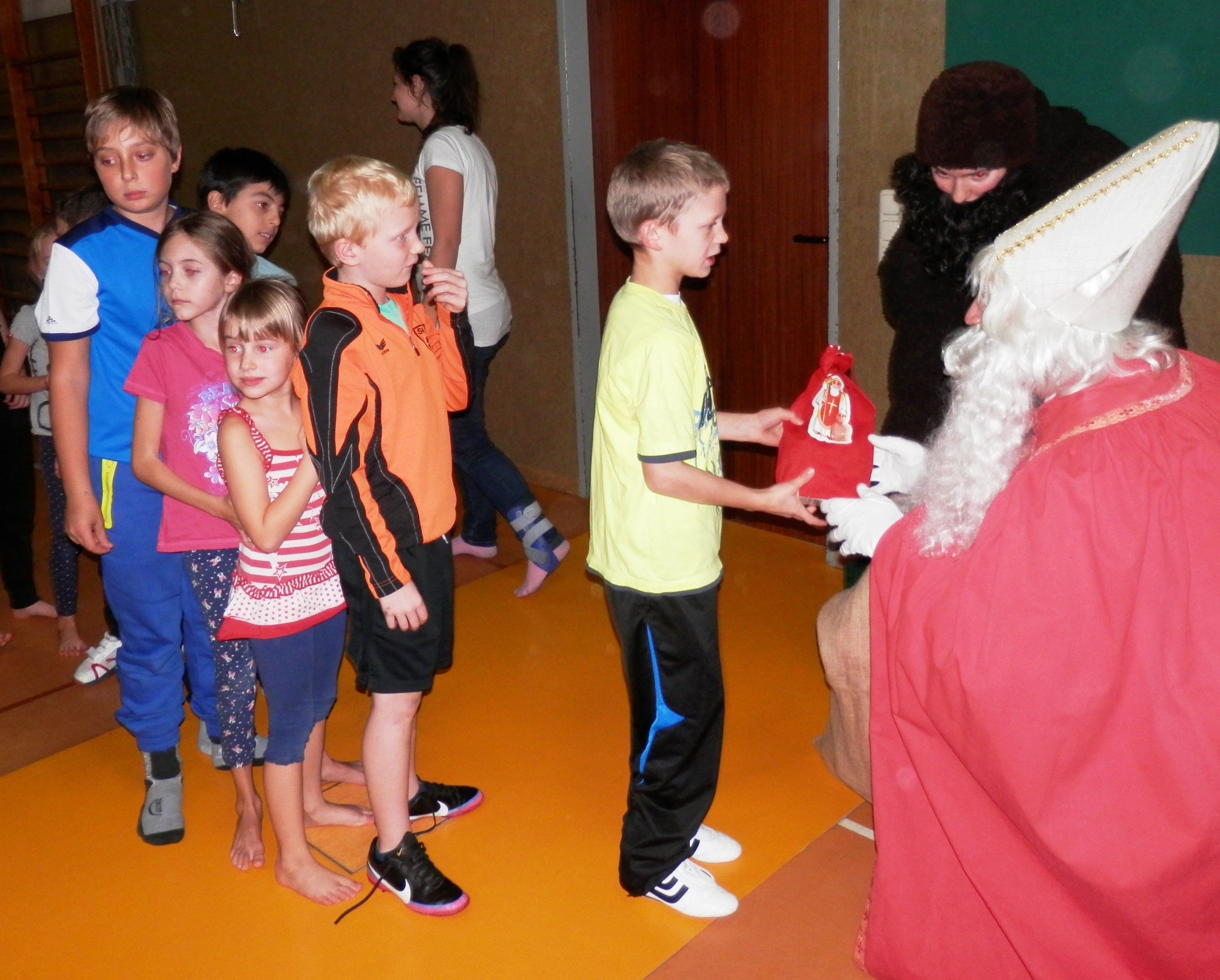 Der Weihnachtsschikurs beginnt jeweils um 10 Uhr auf der Schihütte des SC Bürs.