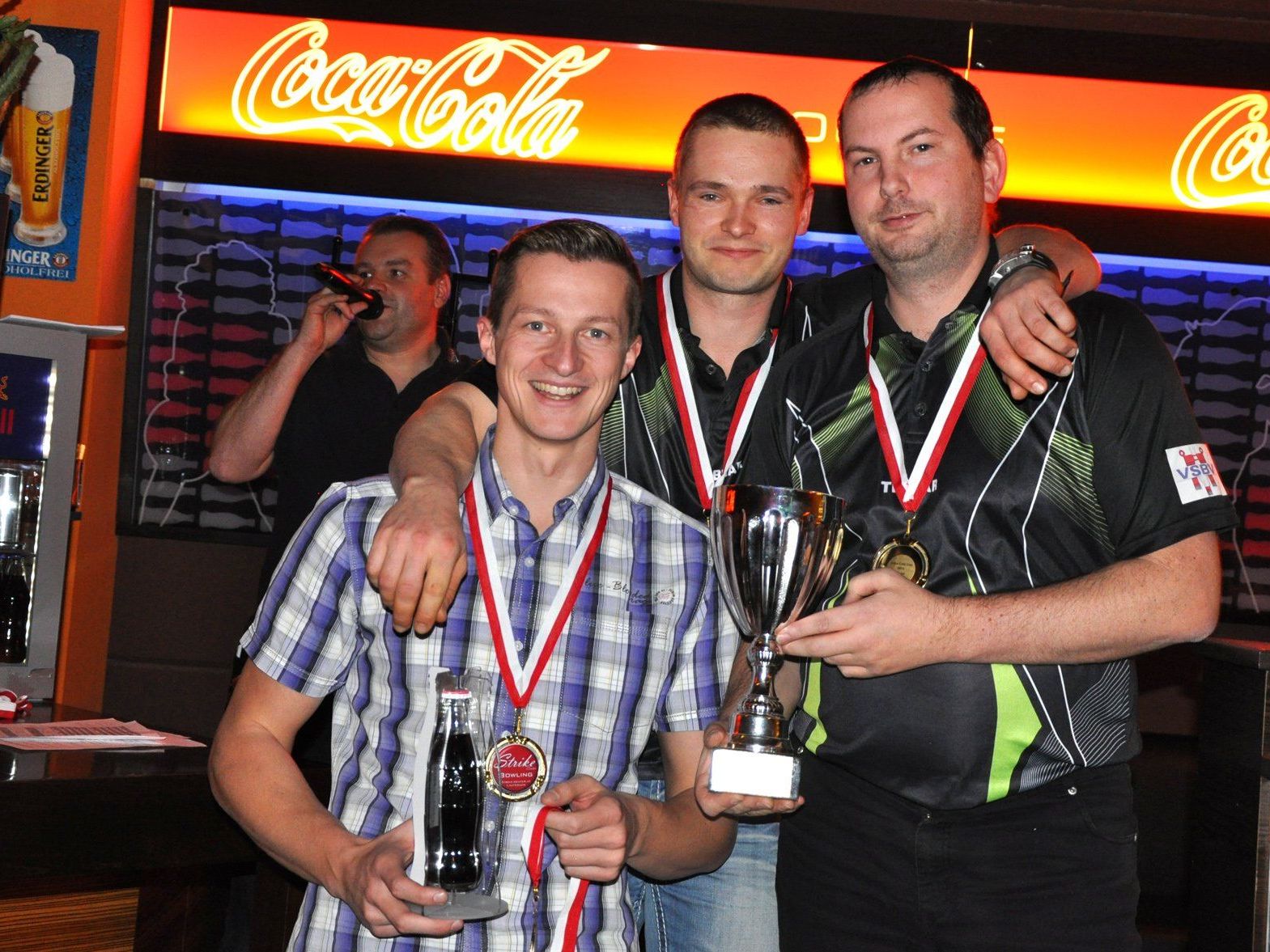 Spare Time 1 freuen sich über den verdienten 1. Platz Spare Time 1 freuen sich über den verdienten 1. Platz