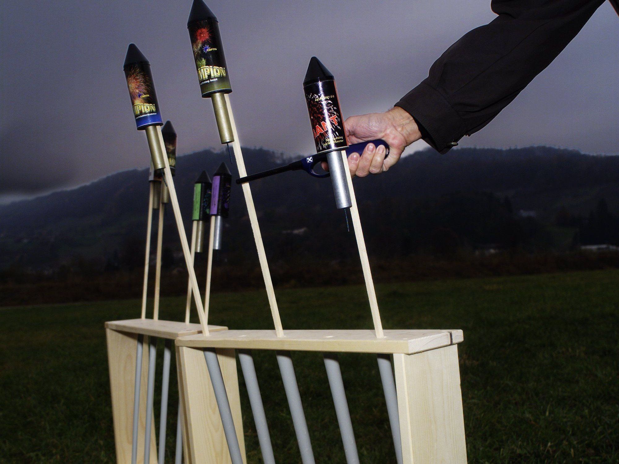 Auf Empfehlung der Wirtschaftskammer haben einige Händler die Babyraketen freiwillig aus dem Sortiment genommen. Auf Empfehlung der Wirtschaftskammer haben einige Händler die Babyraketen freiwillig aus dem Sortiment genommen.