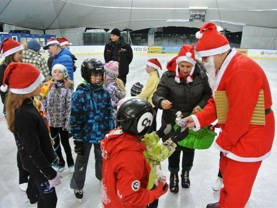 Der Nikolaus beim Eislaufverein Montafon