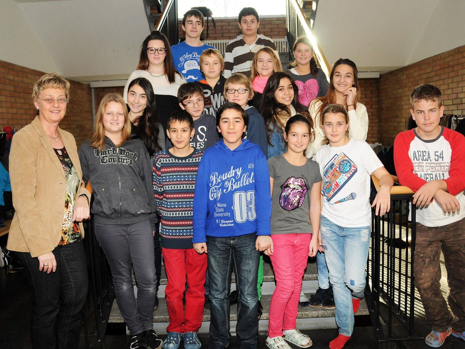 Die 2c der Mittelschule Höchst mit Klassenvorstand Karin Huemer-Winter Die 2c der Mittelschule Höchst mit Klassenvorstand Karin Huemer-Winter