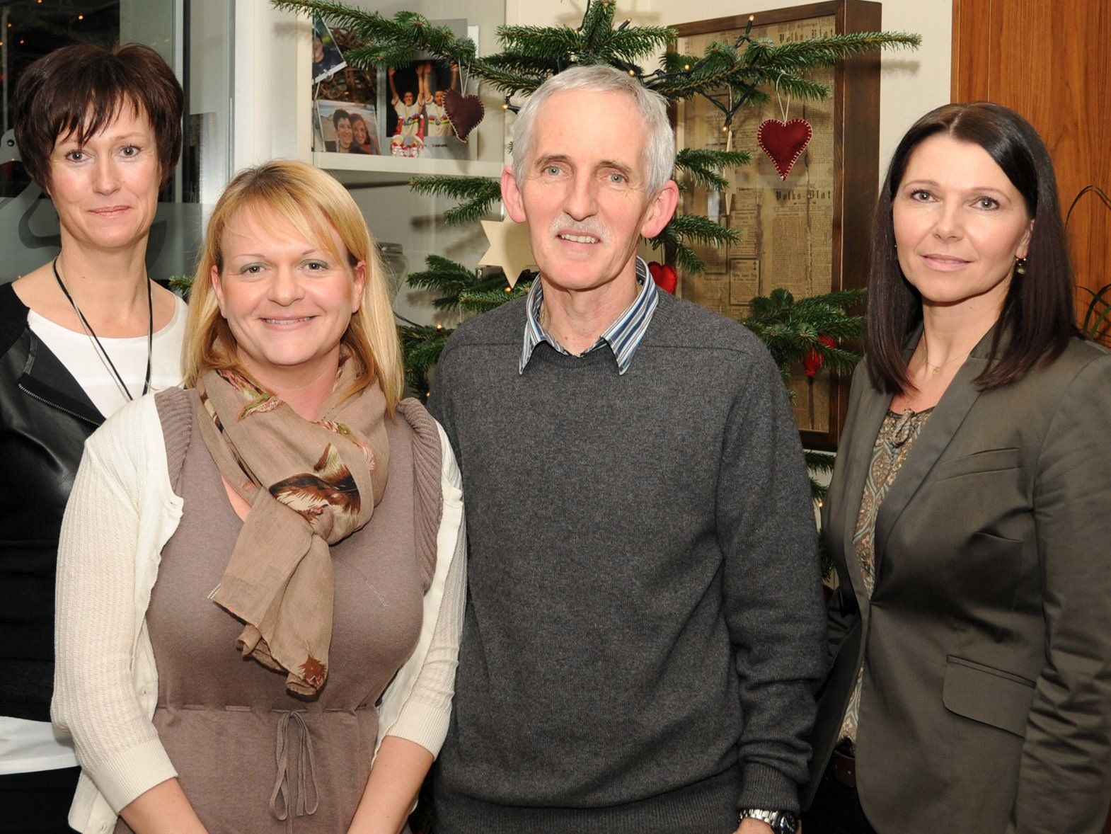 Christina Blum, Nadine Blum, Elmar Stüttler und Obfrau Heidi Schuster-Burda bei der Weihnachtsfeier Christina Blum, Nadine Blum, Elmar Stüttler und Obfrau Heidi Schuster-Burda bei der Weihnachtsfeier