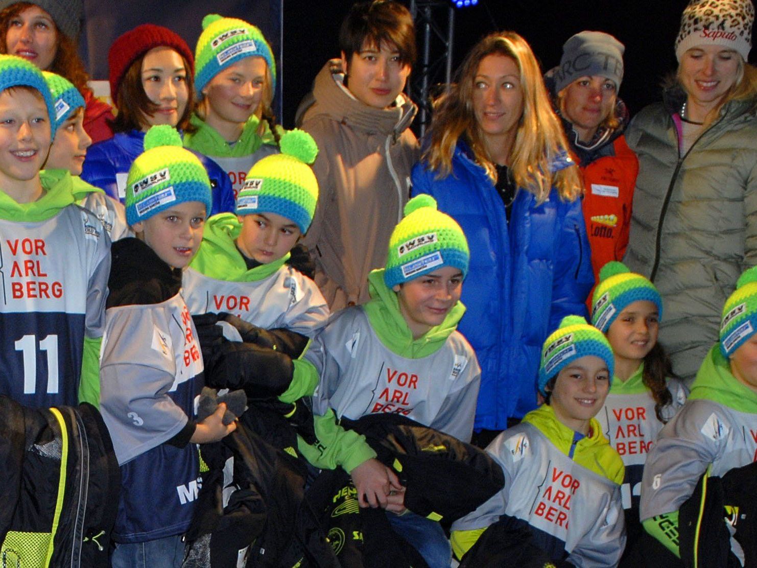 Startnummernauslosung für das erste Wochenende des FIS Snowboard Weltcup am Kirchplatz Schruns Startnummernauslosung für das erste Wochenende des FIS Snowboard Weltcup am Kirchplatz Schruns