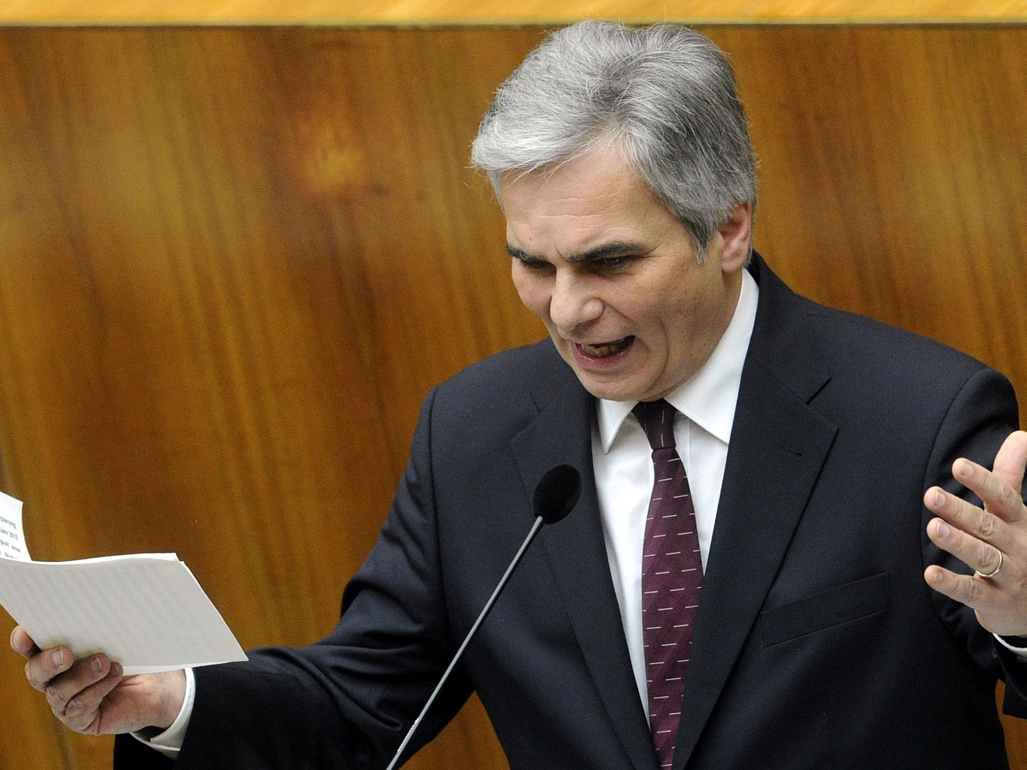 Trotz historischen Wahldebakels bleibt Faymann Regierungschef. Trotz historischen Wahldebakels bleibt Faymann Regierungschef.