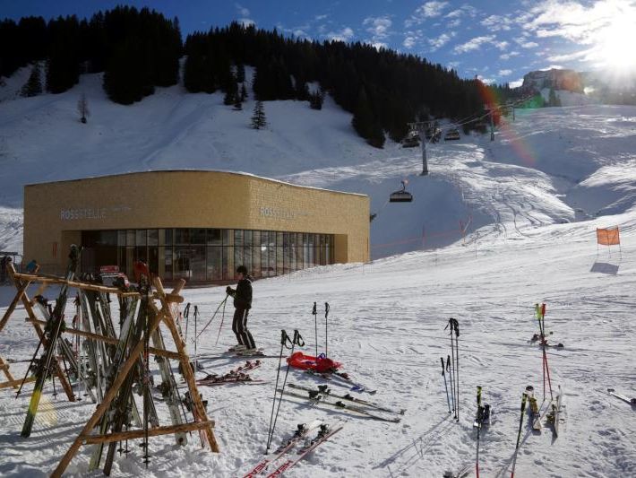 Moderne 8er-Sesselbahn auf der Rossstelle ersetzt Schlepplift Moderne 8er-Sesselbahn auf der Rossstelle ersetzt Schlepplift