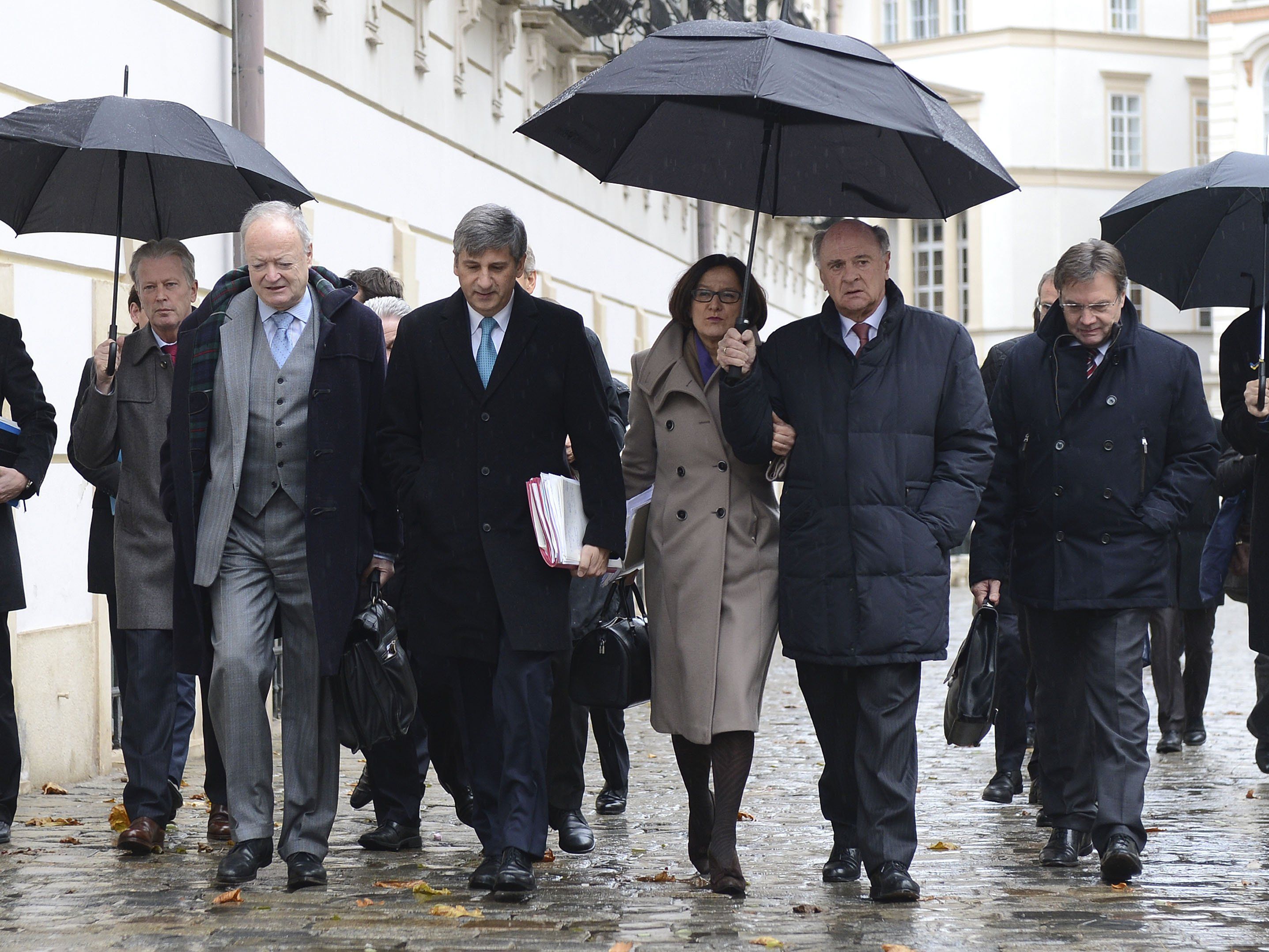 Wenig konkrete Ergebnisse hat am Montag ein Treffen der Regierungsverhandler mit den Landeshauptleuten gebracht. Wenig konkrete Ergebnisse hat am Montag ein Treffen der Regierungsverhandler mit den Landeshauptleuten gebracht.