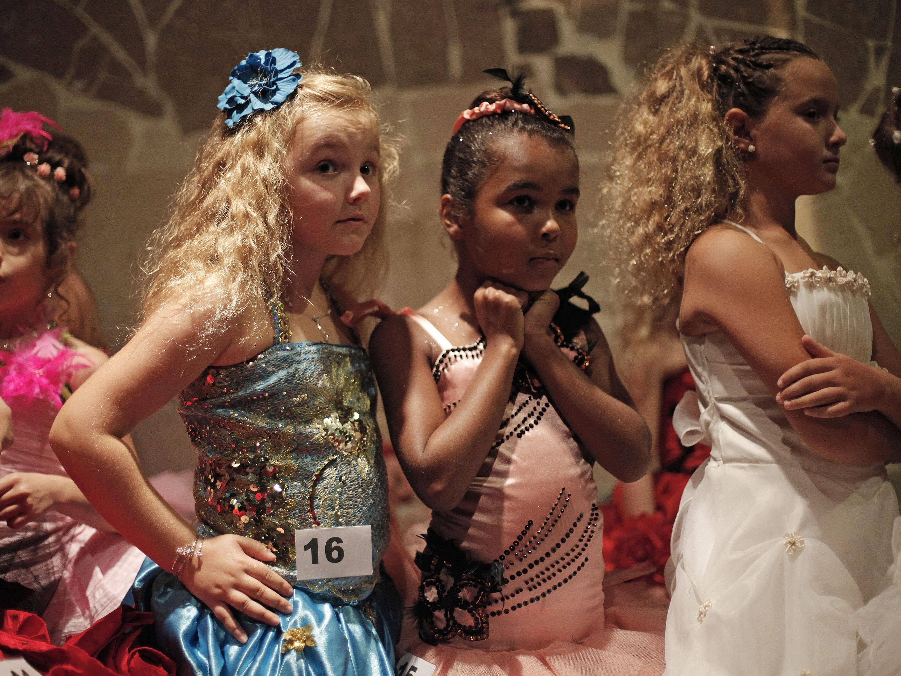 Trotz dem geplanten Verbot von Schönheitswettbewerben für Mädchen, soll am Samstag die Mini-Miss-Wahl in Paris stattfinden.