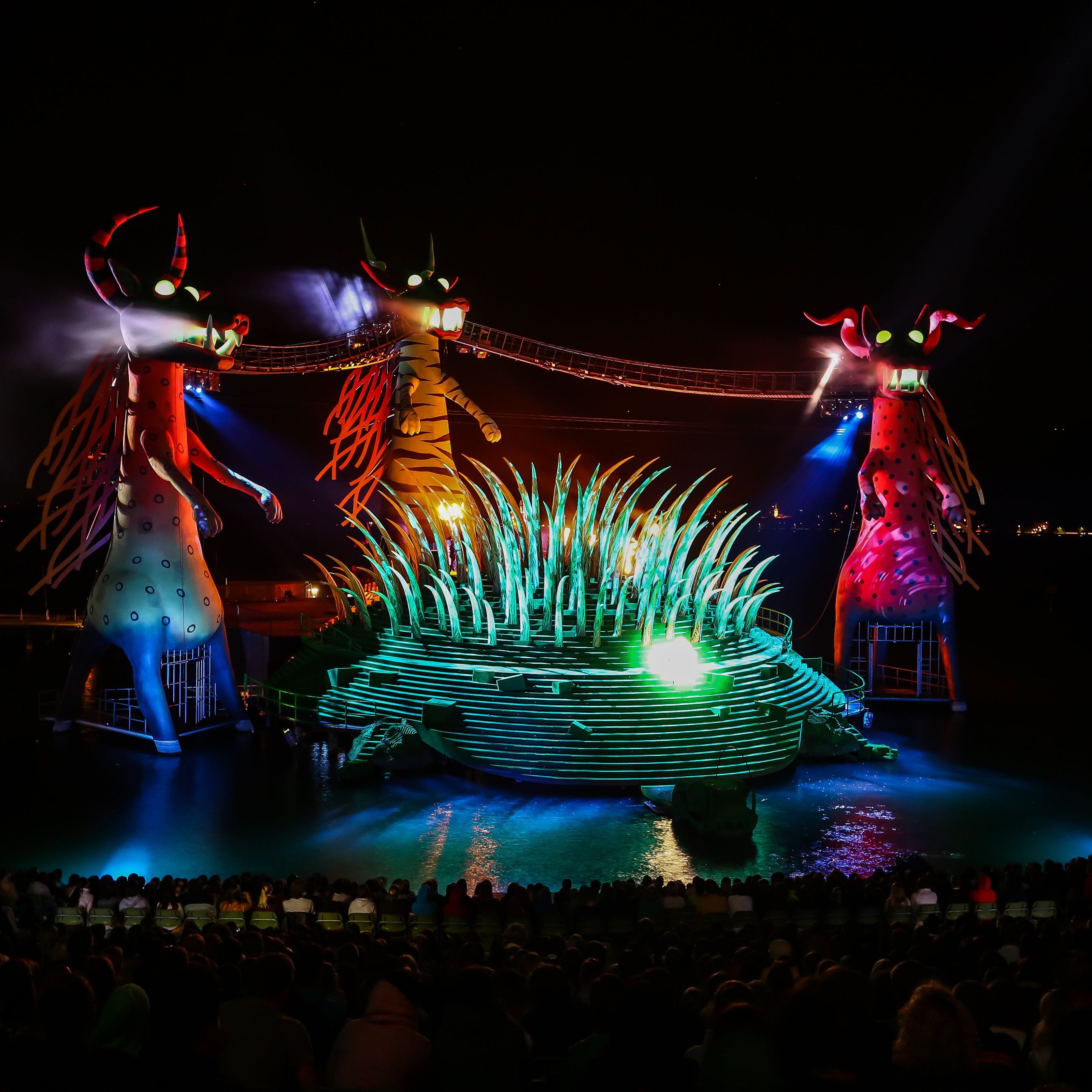 Die Drachenhunde bleiben noch einen Sommer stehen, dann übernehmen "Turandot" und "Carmen". Die Drachenhunde bleiben noch einen Sommer stehen, dann übernehmen "Turandot" und "Carmen".