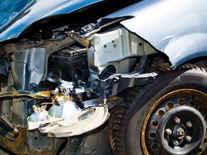 Die Lenker kamen bei dem Unfall mit leichten Verletzungen davon. Die Lenker kamen bei dem Unfall mit leichten Verletzungen davon.
