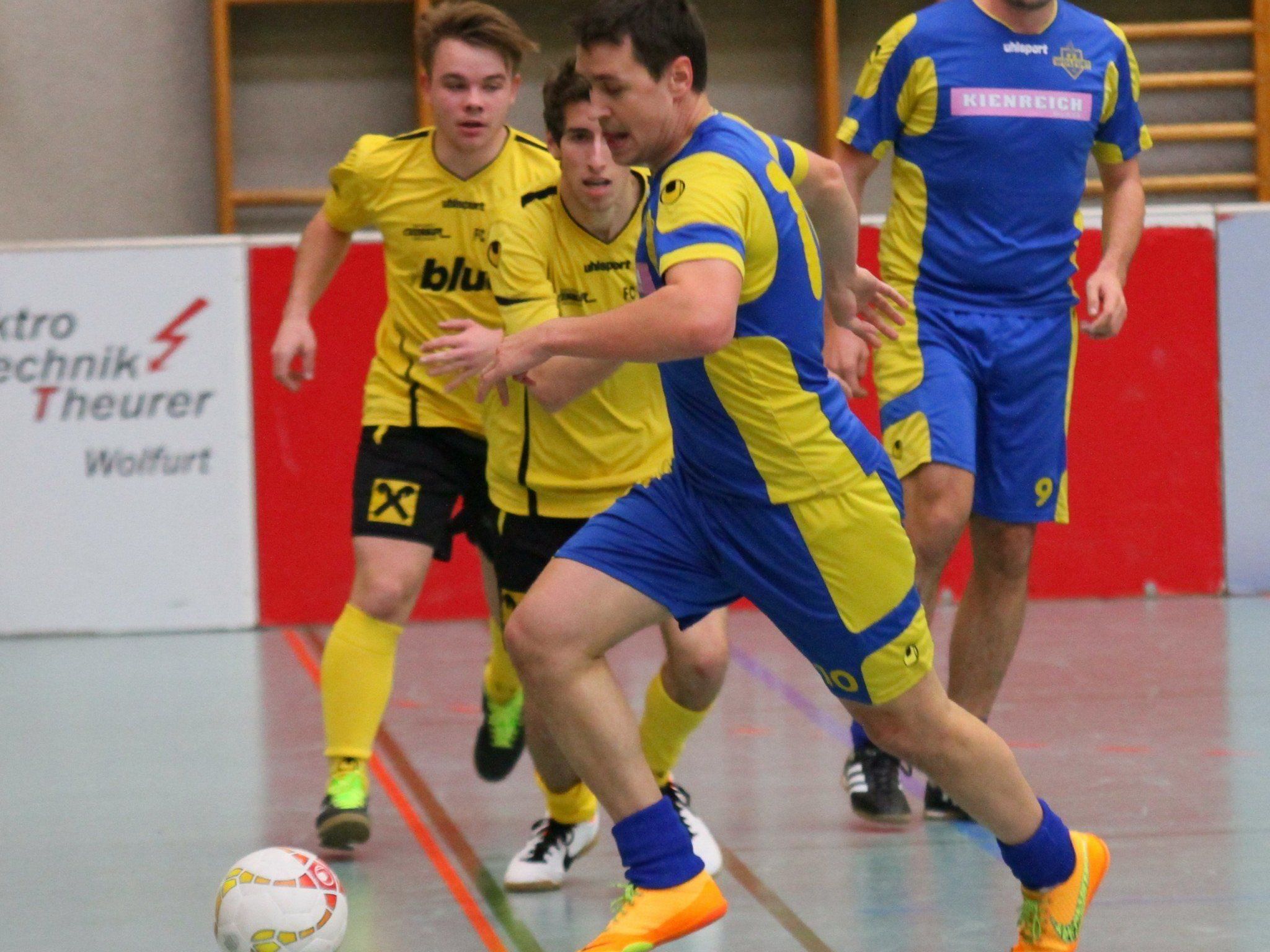 Wolfurt-1b-Kicker Manuel Konrad gewann mit seiner Mannschaft alle neun Spiele und stieg in die Masters-Vorrunde auf. Wolfurt-1b-Kicker Manuel Konrad gewann mit seiner Mannschaft alle neun Spiele und stieg in die Masters-Vorrunde auf.