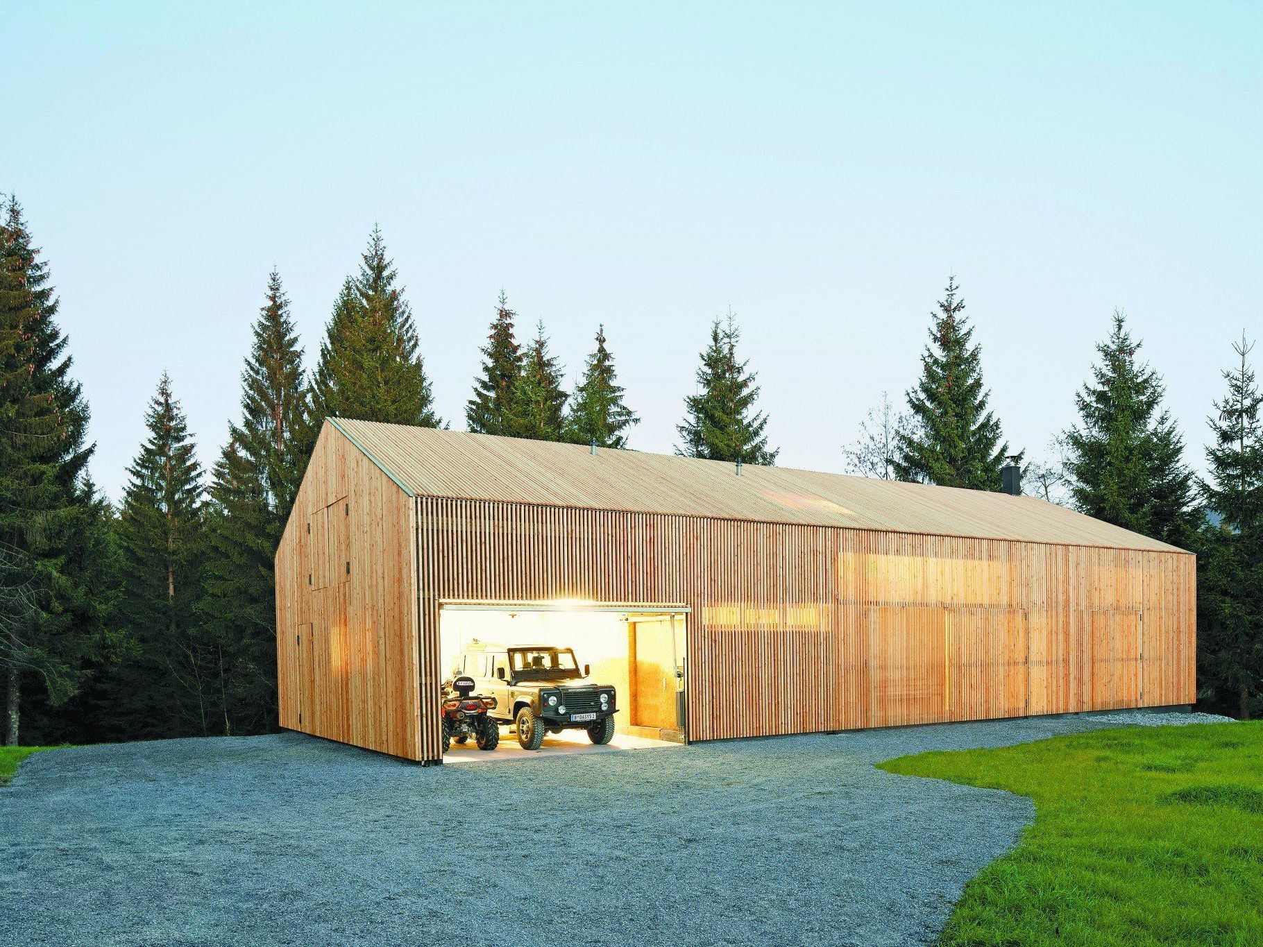 "Jagdhaus als Leistungsschau des modernen Holzbaus – bloß kein Chalet!" (Siegfried Kohler, Bauherr und Errichter) "Jagdhaus als Leistungsschau des modernen Holzbaus – bloß kein Chalet!" (Siegfried Kohler, Bauherr und Errichter)