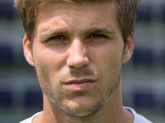 Zulechner erhält das Trikot mit der Nummer 15 Zulechner erhält das Trikot mit der Nummer 15