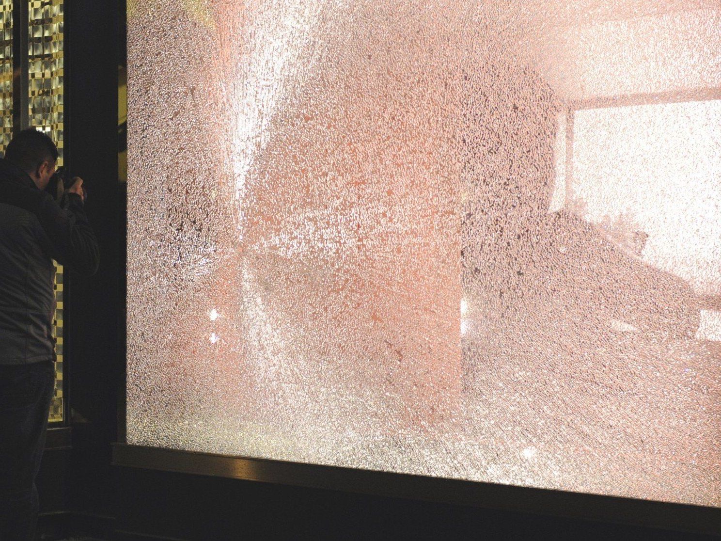 Die Wirtschaftskammer Wien hat nach den Ausschreitungen den Notlangenfonds aktiviert. Die Wirtschaftskammer Wien hat nach den Ausschreitungen den Notlangenfonds aktiviert.