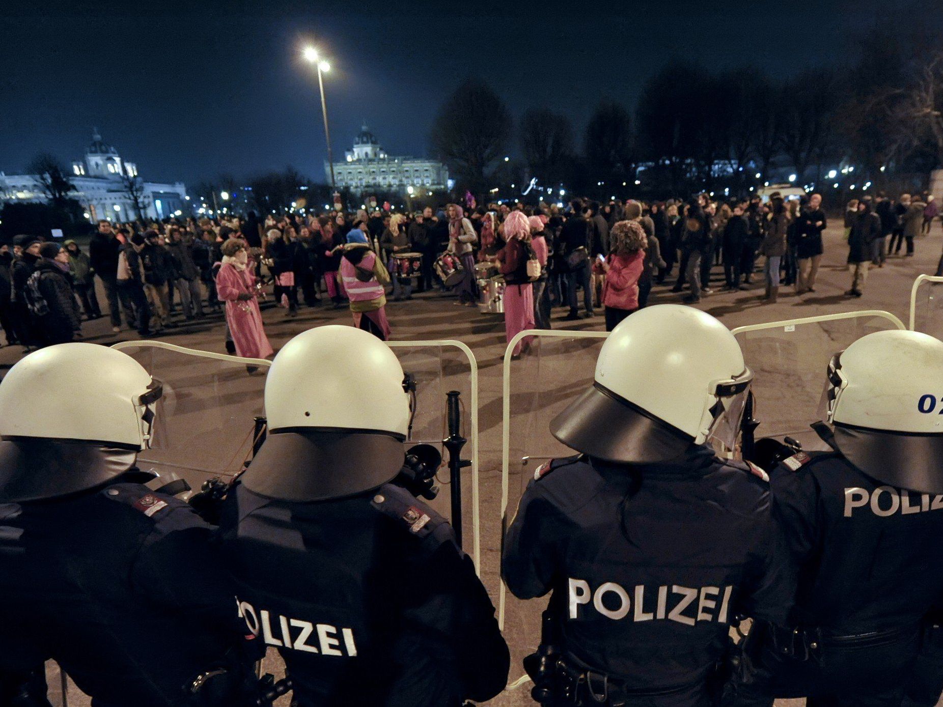 Akademikerball: Weiter Kritik an Platzverbot Akademikerball: Weiter Kritik an Platzverbot