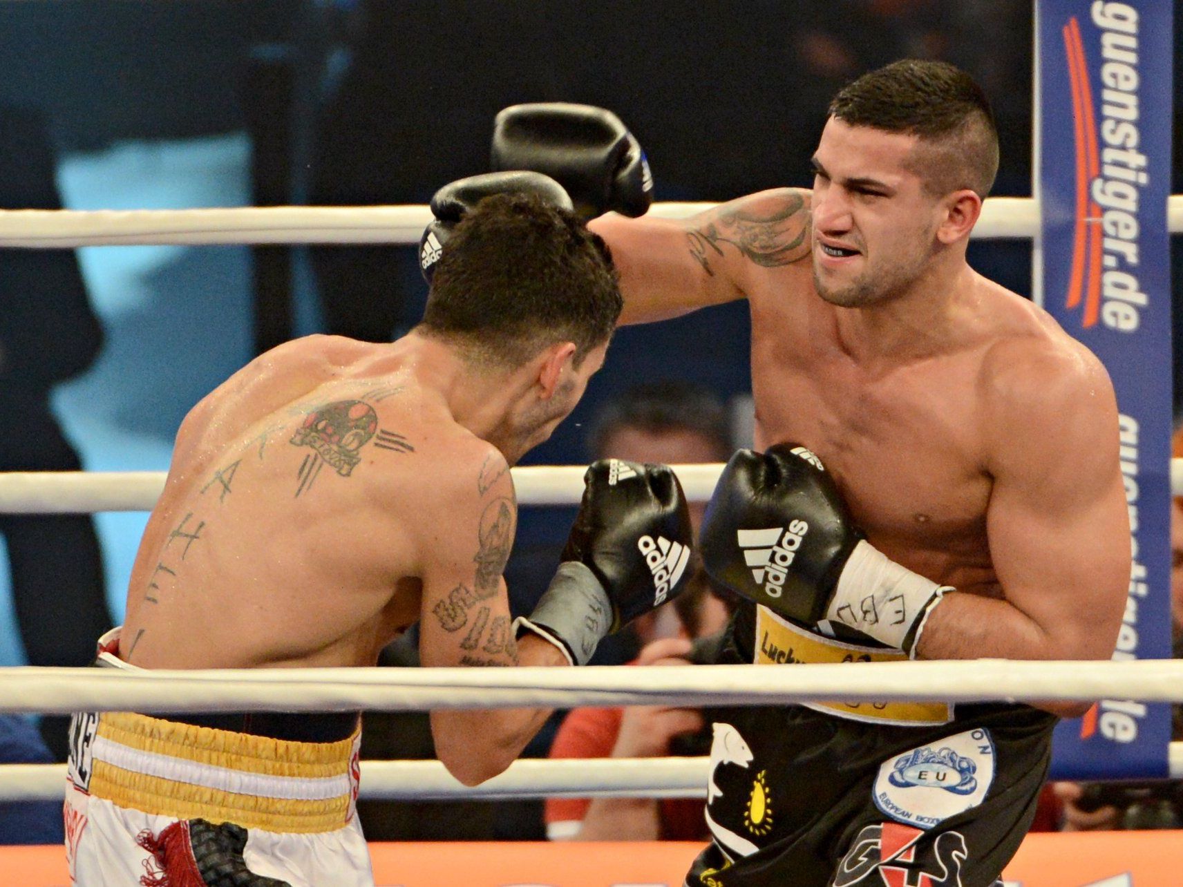 Marcos Nader (r) verlor seinen ersten Kampf als Profi-Boxer. Marcos Nader (r) verlor seinen ersten Kampf als Profi-Boxer.